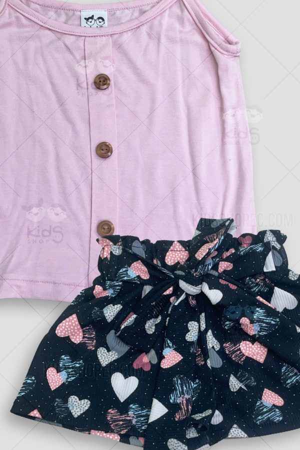 Blusa rosa de tirantes y un short negro con lazo en cintura. - Imagen 3