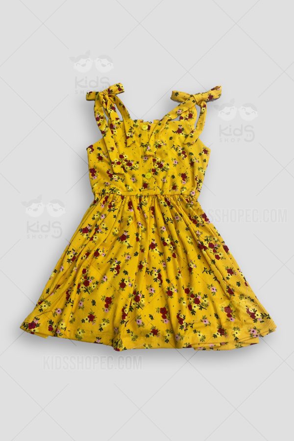 Vestido a tiras para amarrar con acabados florales.