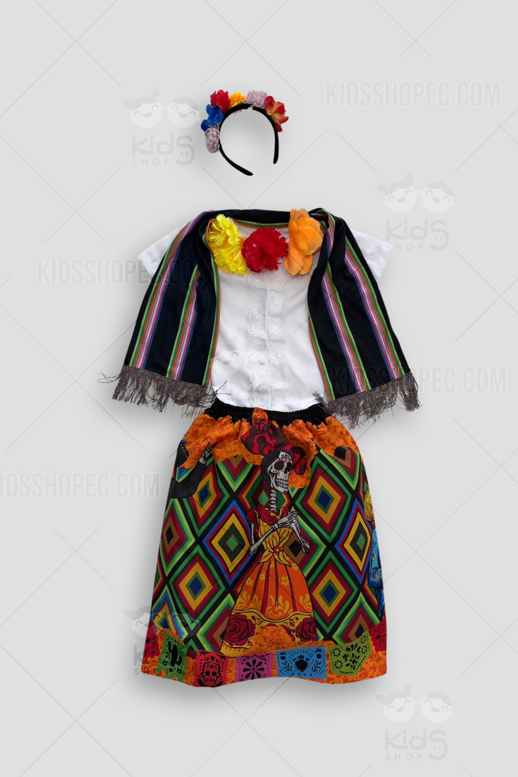 Traje de Catrina con blusa de encaje blanca, falda larga estampada con calaveras, rebozo negro con flecos y diadema floral. Esta mudada mexicana para niñas es confeccionada a medida en Ecuador por Kids Shop EC para festivales escolares y el 2 de noviembre.