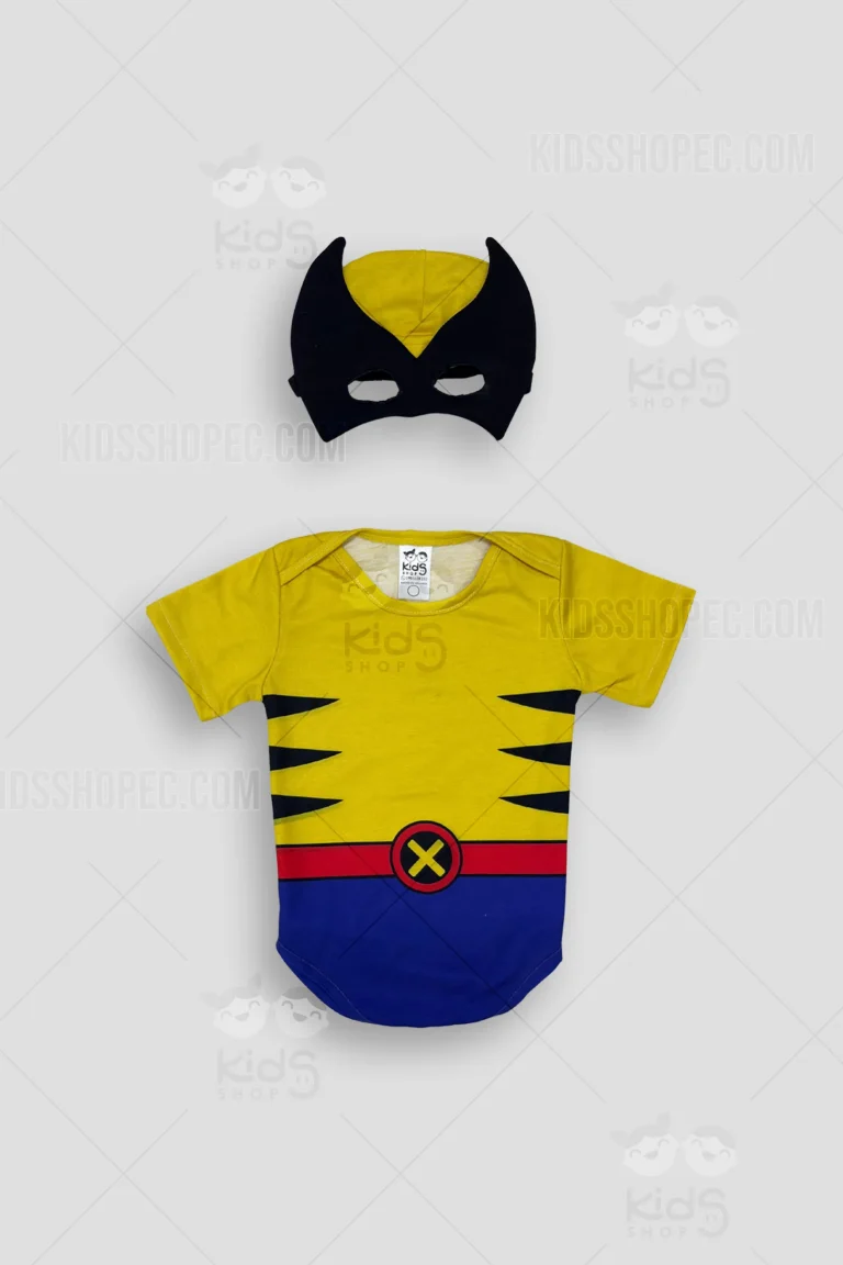 Disfraz artesanal de Wolverine para bebé en color amarillo y azul brillante. Incluye mameluco acolchado con ojo bordado, gorro con cuernos, camiseta de manga larga y pantalón. Esta mudada temática de superhéroe es confeccionada a medida en Ecuador por Kids Shop EC para sesiones fotográficas y cumpleaños.