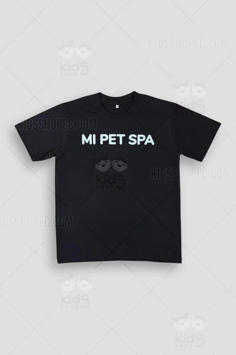 Camiseta de manga corta para niño en color azul con un gran estampado DTF en la espalda que muestra un gato astronauta en el espacio. Varios diseños disponibles como superhéroes, anime y naturaleza. Confección a medida por Kids Shop EC en Ecuador.