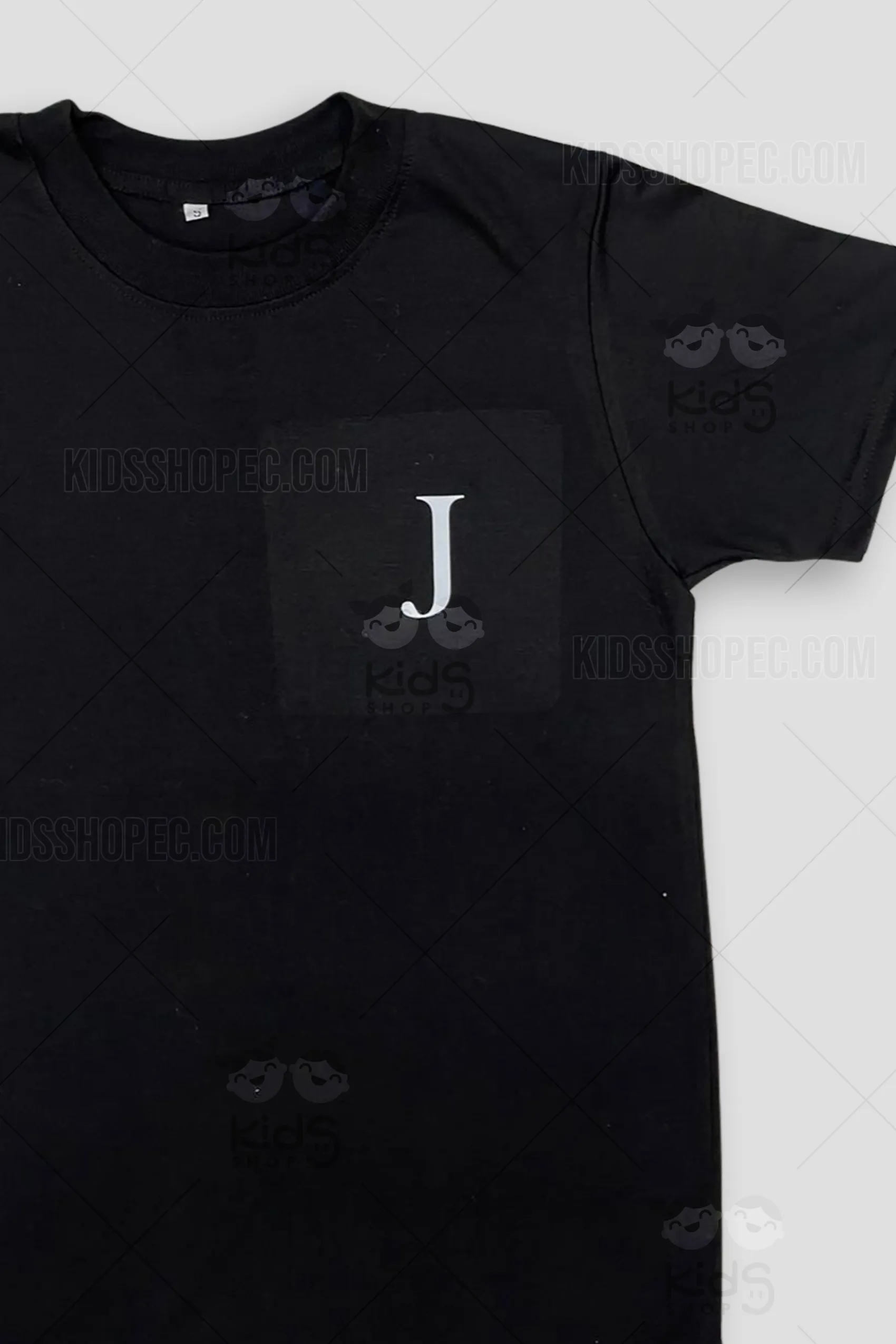 Camiseta Infantil Negra BTS K-POP: Estilo Urbano con Diseño de DTF - Imagen 4