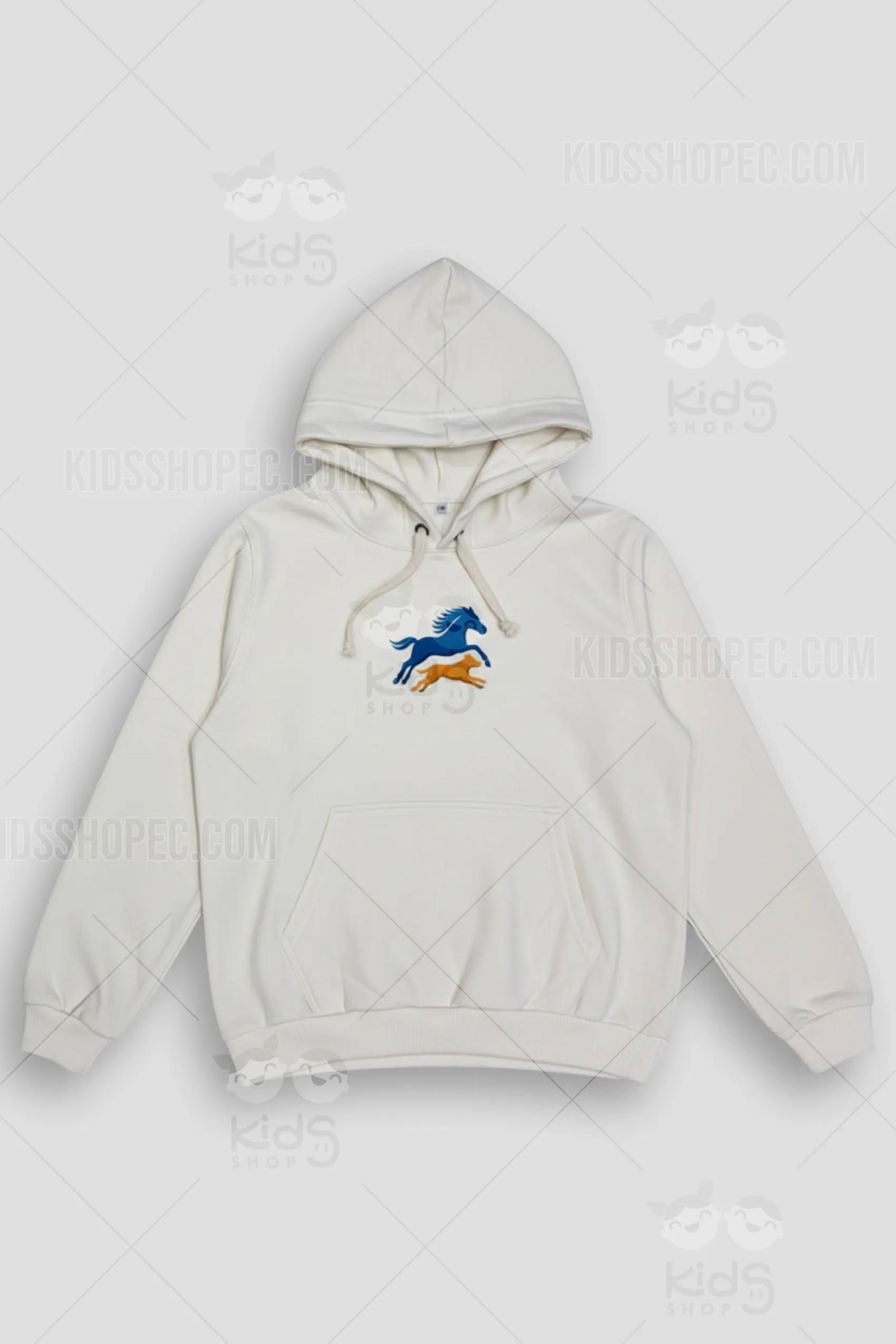 Chompa blanca con capucha para adulto/juvenil, personalizada con el logo de Animal Dynamic (caballo azul y perro naranja) en el pecho. Incluye estampado posterior con sitio web corporativo. Confeccionada por Kids Shop EC en Quito, Ecuador.