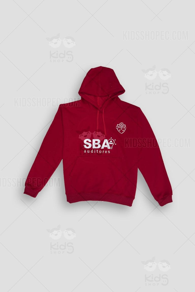 Fotografías de una chompa (hoodie) de color rojo oscuro o concho de vino con capucha, cordones ajustables y bolsillo tipo canguro frontal. En el centro del pecho lleva estampado en color blanco y con relieve el logotipo "SBA auditores", con un detalle gráfico de un foco en la letra A. En el lado superior izquierdo lleva un escudo deportivo blanco con un balón de fútbol, estrellas y el texto "DILLON 94". La prenda se exhibe sobre un fondo gris claro con marcas de agua de Kids Shop EC.