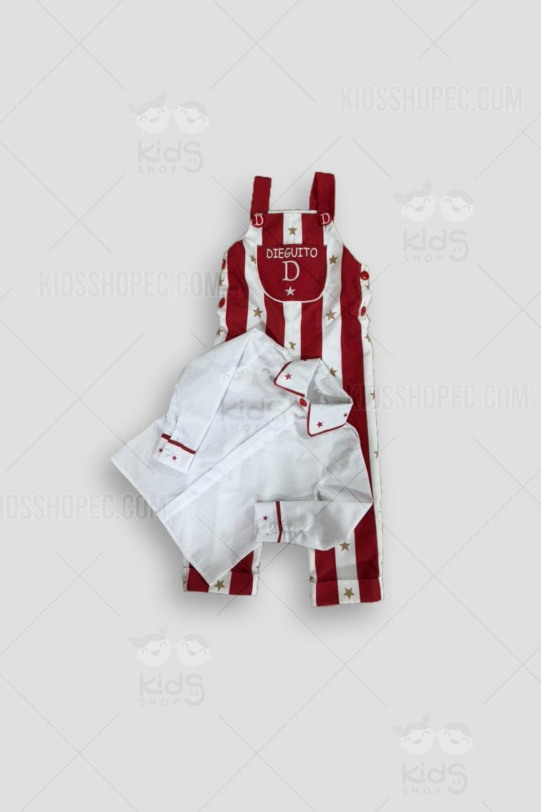 ¡Que comience el espectáculo! Nuestro Conjunto Temático de Circo para Niño es el atuendo definitivo para que tu pequeño sea el protagonista de su fiesta. Ideal para cumpleaños, sesiones de fotos o eventos escolares, este traje incluye una elegante camisa con detalles festivos y un llamativo overol de rayas rojas y blancas. ¿Lo mejor de todo? Hacemos que su día sea aún más especial personalizando el bolsillo frontal con su nombre. ¡Un disfraz cómodo, divertido y 100% inolvidable!