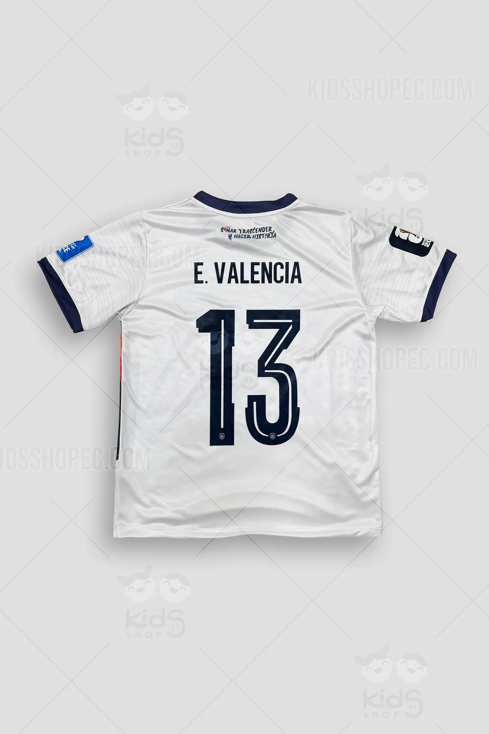 Camiseta Deportiva Blanca "Mitad del Mundo" Número 13 - Edición Goleador Histórico y Capitán - Imagen 3