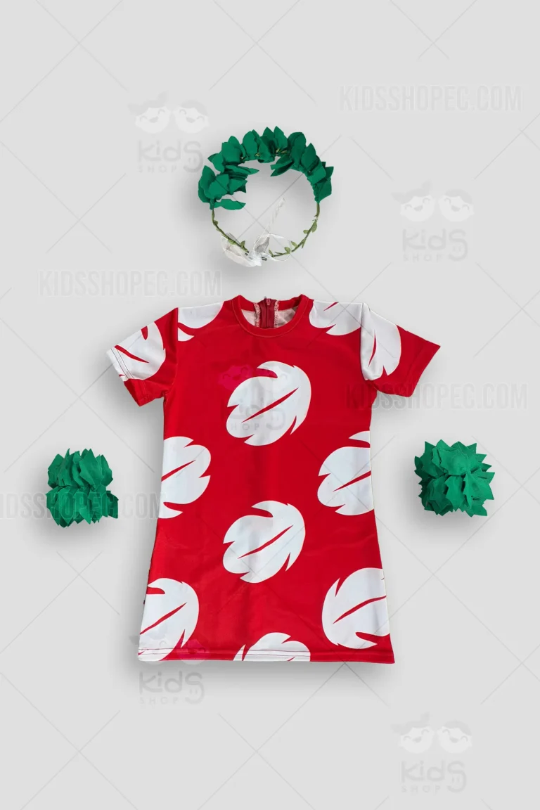 Fotografías de estudio de alta calidad estilo maniquí fantasma de un conjunto infantil de Vestido de Lilo (Lilo & Stitch). El conjunto consta de 3 piezas sobre un fondo gris claro: un vestido rojo de manga corta con un cuello redondo acanalado y un patrón sublimado de grandes hojas blancas características del personaje, una corona de hojas verdes de fieltro con cinta blanca y dos pulseras elásticas de hojas verdes a juego. Las imágenes incluyen vistas frontales completas, vistas traseras del vestido con cierre, primeros planos del patrón de hojas blancas sobre el fondo rojo y detalles de primer plano de la corona y las pulseras de hojas verdes. (Referencia a los archivos: Vestido de lilo (1).webp a Vestido de lilo (6).webp).