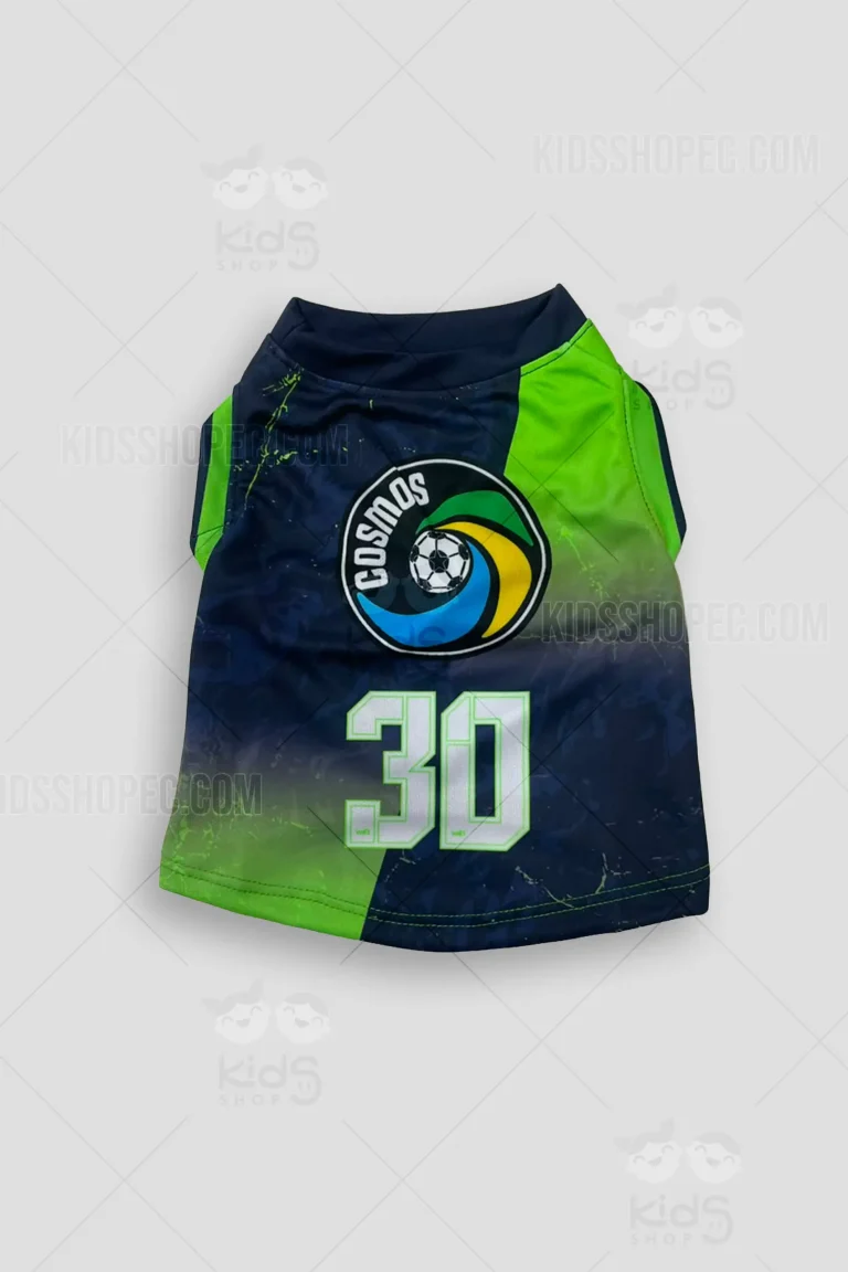 Fotografías de estudio en formato flat lay de una camiseta deportiva diseñada para mascota o perro. La prenda sin mangas presenta un diseño dividido diagonalmente en color azul oscuro con patrón abstracto y verde neón. El panel posterior (lomo) muestra el escudo circular del equipo Cosmos y el dorsal número 30 en color blanco con contorno verde. La zona del pecho cuenta con un corte anatómico, el logotipo WM Sports y terminaciones de ribete en color verde neón.
